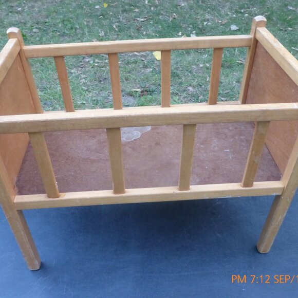 BS - Old DOLL CRIB Doll Display Vintage Doll Collection vintage Wood Toy Box - Picture 3 of 8